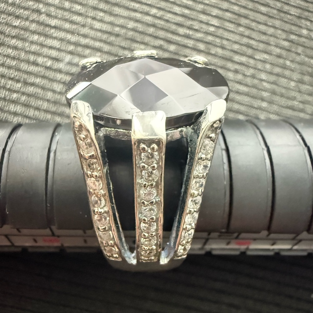 Elegant Silver and Black Women's Ring
